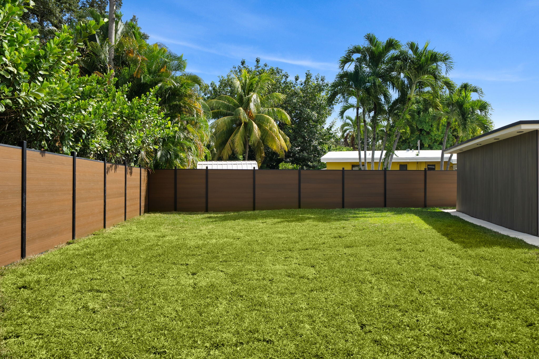 Walnut Co-Extruded Composite Fence – Wall Decor Center